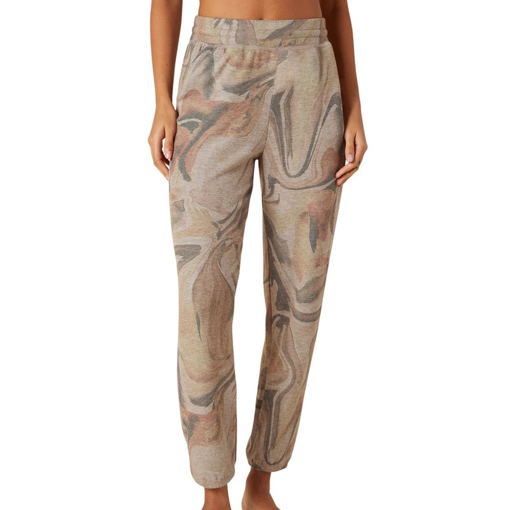 Beyond Yoga Weekend Sweatpants in Marble Chai